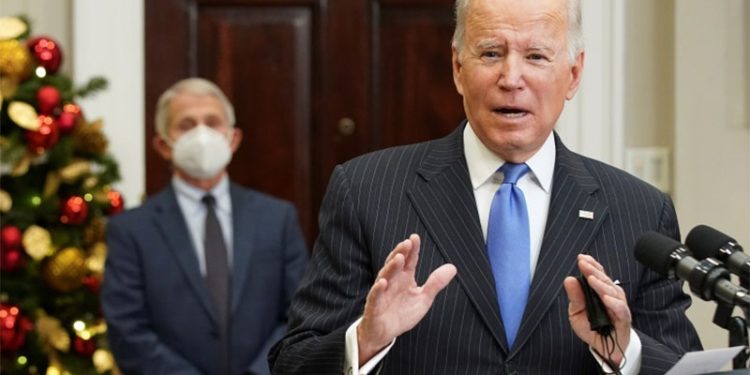 Omicron varyantı: ABD Başkanı Joe Biden 'şimdilik' kapanma olmayacağını duyurdu