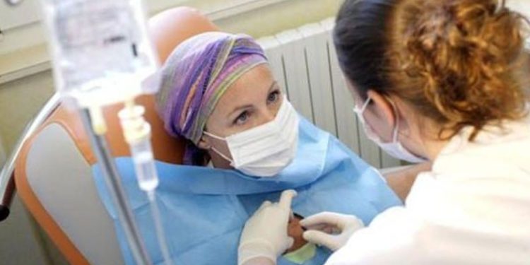 Onkoloji Derneği Başkanı'ndan kanser hastalarına aşı çağrısı