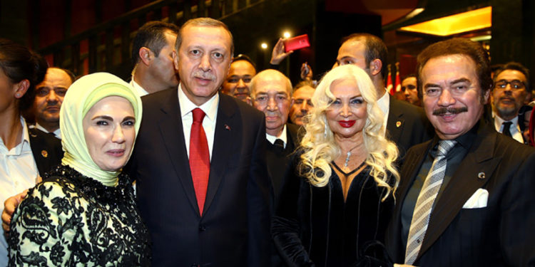 Orhan Gencebay’dan ‘dolar’ yorumu: ‘Abartmasınlar, eskiden karneyleydi her şey, kuyruklar…’