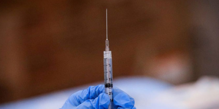 Oxford Aşı Grubu Direktörü: Gerekirse Omicron varyantına karşı çok hızlı bir şekilde aşı geliştirilebilir