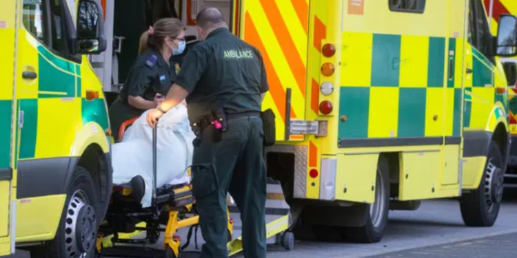 Oxford aşı programı başkanı: Britanya'da yoğun bakımdaki Koronavirüs hastalarının neredeyse tamamı aşısız