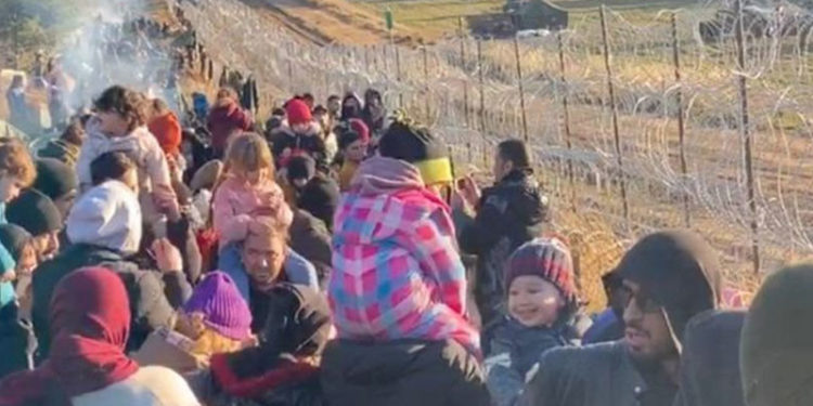 Polonya-Belarus sınırında göçmen krizi: Rusya 'Aeroflot'a yaptırım çılgınlık olur' dedi, Belarus Avrupa'ya giden gazı kesmekle tehdit etti