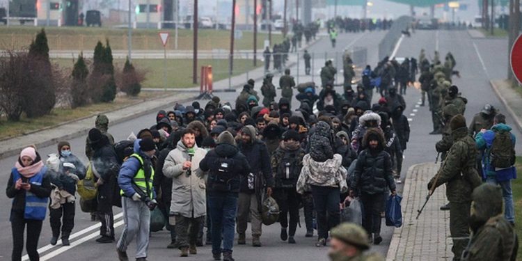 Polonya: Sınırı geçmeye çalışan 200'e yakın göçmen gözaltına alındı