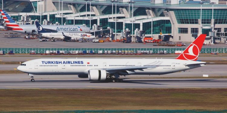 Polonya sınırına mülteci taşıyan THY, AB yasağıyla karşı karşıya