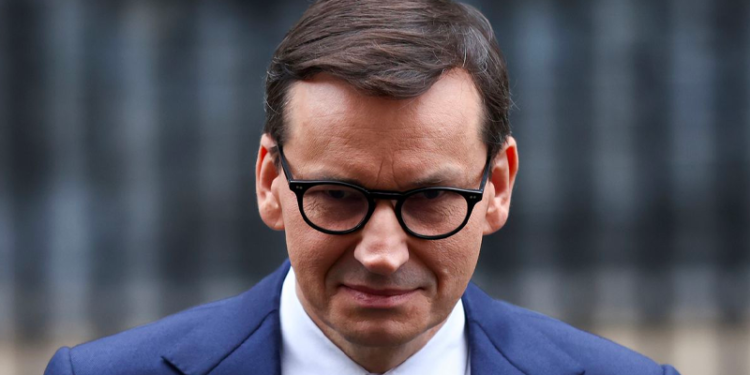 Polonya'dan Omicron varyantı sonrası yeni kısıtlamalar