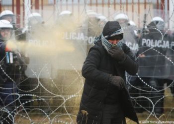 Polonyalı güvenlik güçlerinden göçmenlere müdahale
