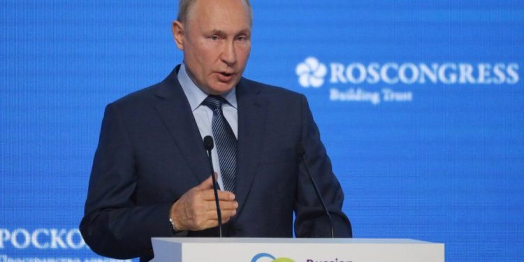 Putin: ABD'nin Avrupa'ya füze sistemi yerleştirme planları büyük bir tehdit oluşturuyor