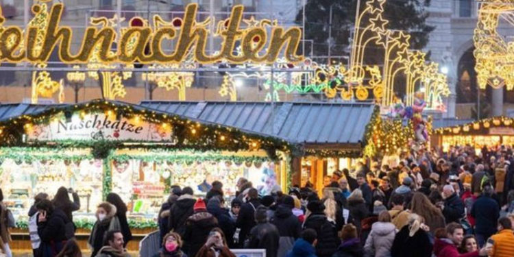 Rekor vaka görülen Avusturya'da aşısızlara sokağa çıkma kısıtlamaları getirildi