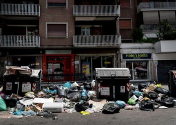 Roma'nın kirlilik sorununa tartışmalı çözüm: İşten kaytarmayan çöpçülere ikramiye