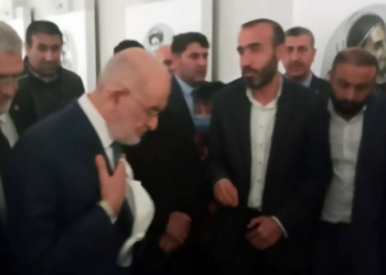 Saadet lideri Karamollaoğlu, adalet nöbetindeki Şenyaşar ailesiyle görüştü