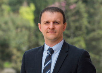 Sabah yazarı: Kur ve enflasyon cephelerinde beklentilerin kötüleştiği ve piyasalarda öngörülebilirliğin azaldığı bir ortamda kısa vadede faizler düşse bile reel sektör yatırım yapmaya yanaşmayabilir