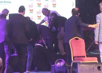 Sahnede kalp krizi geçirip hayatını kaybetti