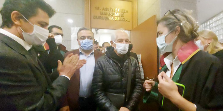 Sanatçı Genco Erkal, mahkemede konuştu: Erdoğan’ın diplomasını görmek istiyoruz, bunun nesi hakaret!