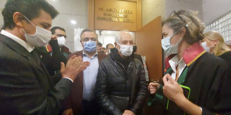 Sanatçı Genco Erkal mahkemede tekrarladı: ‘Biz bu diplomayı görmek istiyoruz’