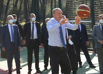 Saray’dan, “hasta” iddialarına “basket oynayan Erdoğan” videosu