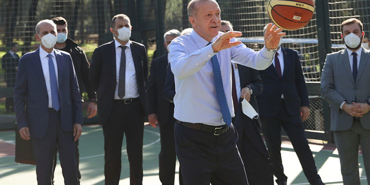 Saray’dan, “hasta” iddialarına “basket oynayan Erdoğan” videosu