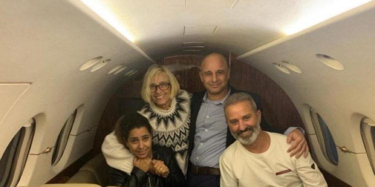 Serbest bırakılan İsrailli çift özel jetle Türkiye’den ayrıldı