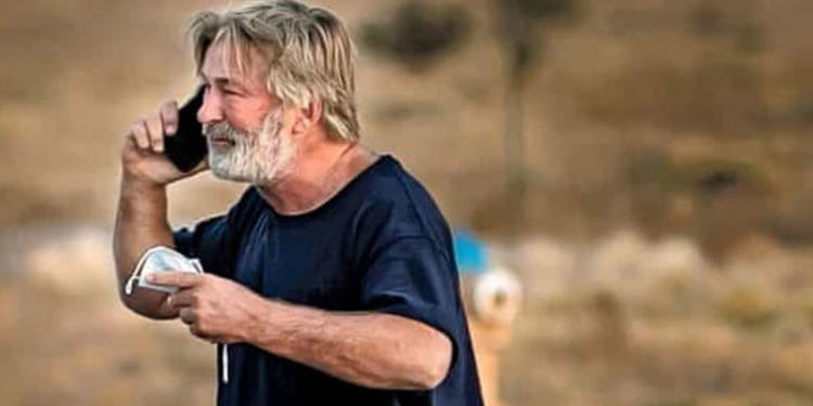 Sette kazara birini öldüren Alec Baldwin’e dava: Kurşun beni kılpayı ıskaladı