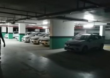 Site y&ouml;netimi otoparkı galericilere kiralamış