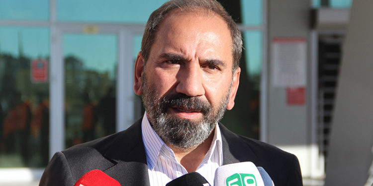 Sivasspor Başkanı Otyakmaz: Evinizde kazanabileceğiniz takımlara karşı  3 maçtır puan kaybediyorsanız burada bir sorun vardır