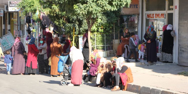 Sosyal yardım için başvuranlar AKP’ye üye yapılıyor