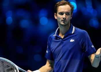 Soyunma odasından 2,7 milyon liralık saati çalındı