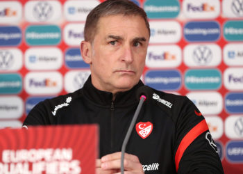 Stefan Kuntz açıkladı: İrfan Can Kahveci ve Yusuf Yazıcı neden kadroya alınmadı?