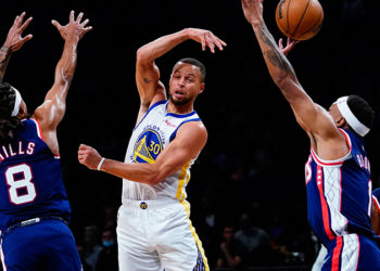 Stephen Curry 37 sayıyla yıldızlaştı; Harden ve Durantli Nets'i devirdi