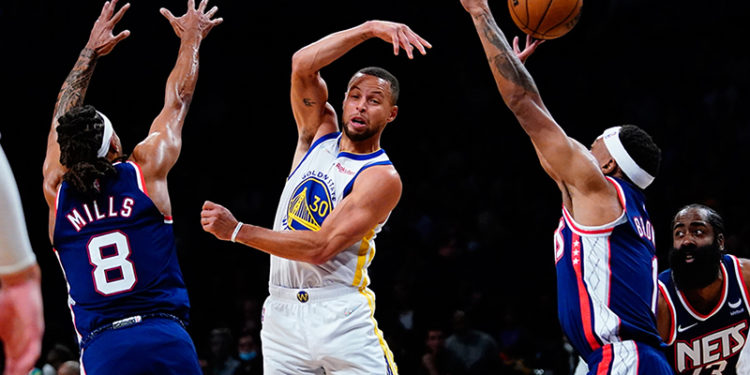 Stephen Curry 37 sayıyla yıldızlaştı; Harden ve Durantli Nets'i devirdi
