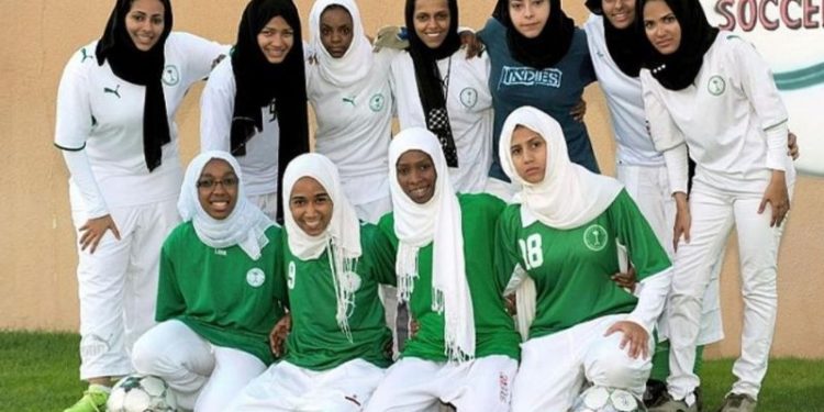 Suudi Arabistan'da ilk kadın futbol ligi başladı