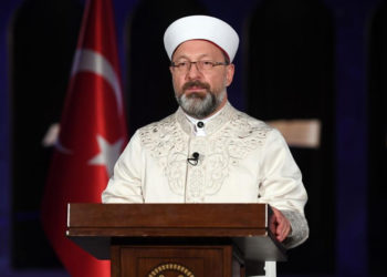 Sözcü yazarı Doğru: Erdoğan'ın 'Ekonomik Kurtuluş Savaşı' ilan ettiği gün Diyanet İşleri Başkanı 'dev bütçeyi' az buldu