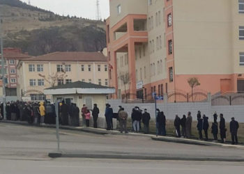 Sözcü yazarı Muratoğlu'ndan ekmek kuyruğu değerlendirmesi: Ne 1994 ne de 2001 krizinde böyle bir duruma şahit olunmadı