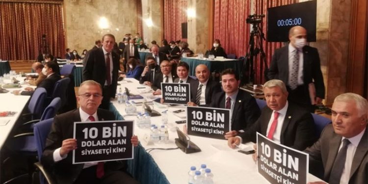 TBMM'de tartışma: Soylu komisyonu terk etti