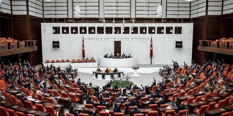 TBMM'deki bütçe görüşmeleri: Vatandaşın yararına ne varsa reddettiler