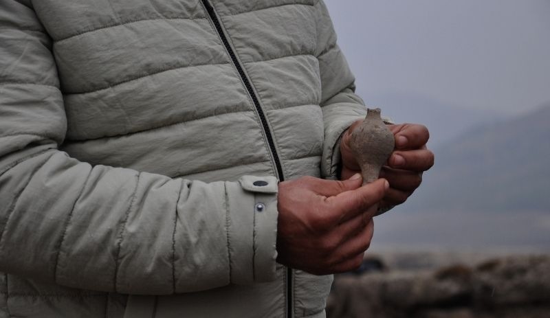 Taşlıgeçit Höyüğü'nde Roma dönemine ait parfüm şişesi bulundu