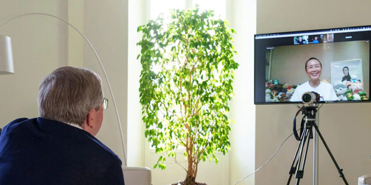 Taciz iddialarının ardından günlerdir haber alınamıyordu; IOC Başkanı Bach, Çinli tenisçi Peng Shuai ile görüştü