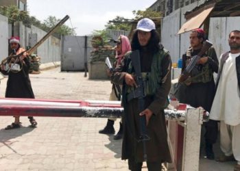 Taliban 'm&uuml;zik' y&uuml;z&uuml;nden d&uuml;ğ&uuml;n&uuml; bastı: 3 kişi &ouml;ld&uuml;