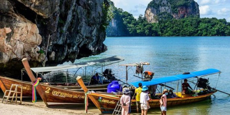 Tayland 18 ay sonra 60'tan fazla ülkeden aşılı turistlere kapılarını açtı