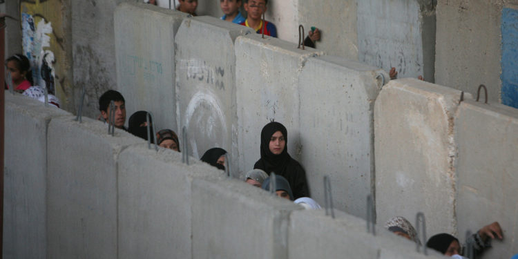 Terör, devlete karşı şiddet mi, yoksa devletin uyguladığı şiddet midir?
