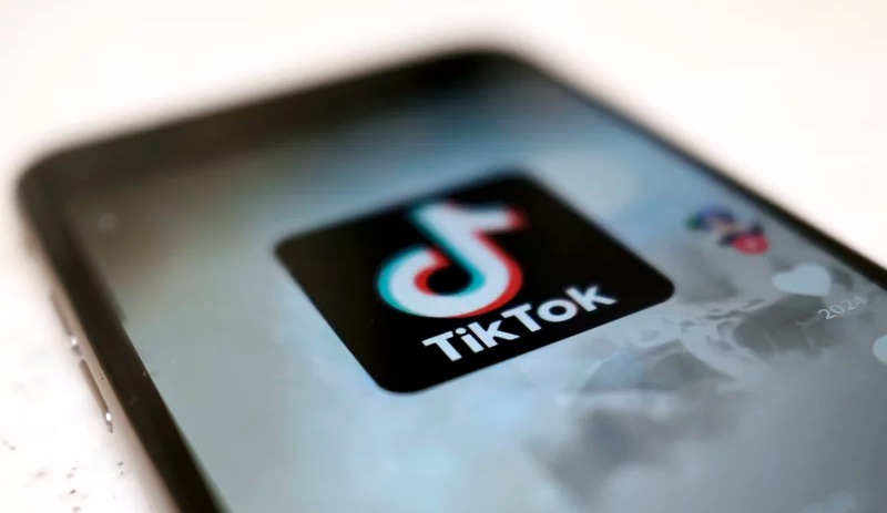 TikTok’ta gördüğü ‘yardıma ihtiyacım var’ işaretini yapan kız çocuğu kurtarıldı