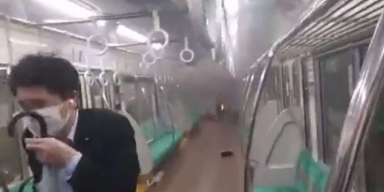 Tokyo'da tren içerisinde saldırı: Biri ağır 15 yaralı