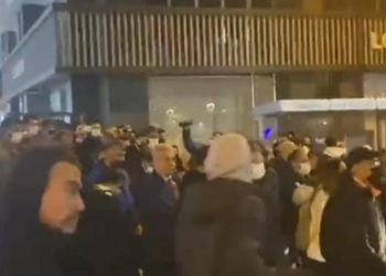 Trabzon ve Sinop'ta sokağa çıkan vatandaşlar 'hükümet istifa' sloganı attı