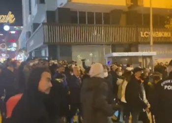 Trabzon'da halk sokağa döküldü: 'Hükümet istifa'