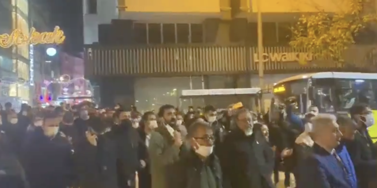 Trabzon’da ‘tencere ve tavalı’ istifa eylemi