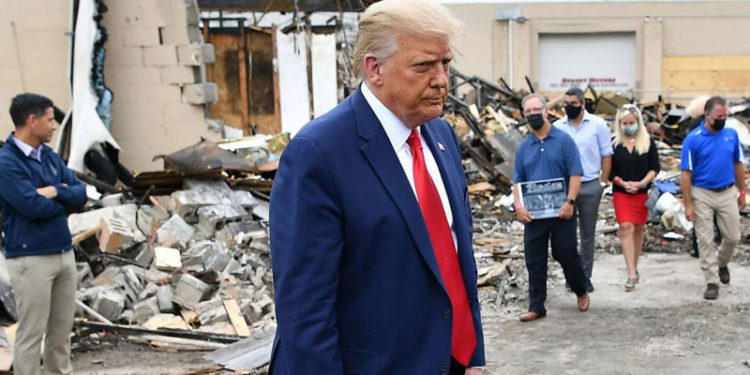 Trump, protestocuları öldürüp beraat eden Rittenhouse'u kutladı