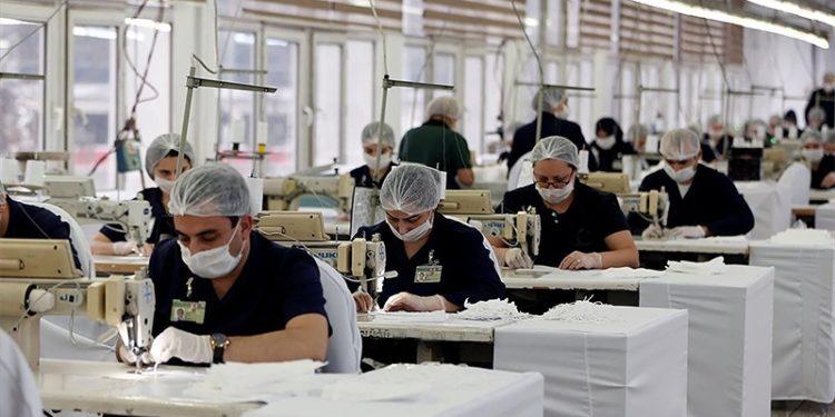 Türkiye Giyim Sanayicileri Derneği: Yılbaşı sonrası etiketlere yüzde 50 zam yansıyacak