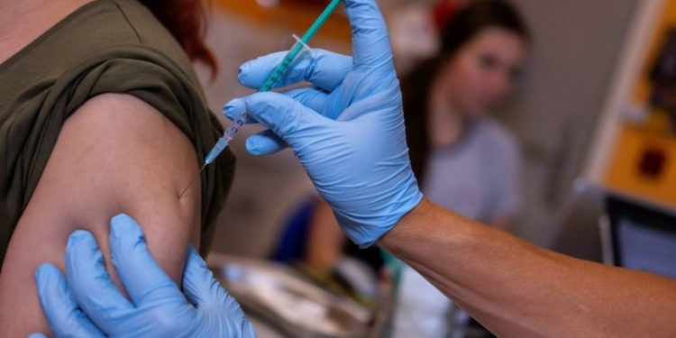 Türkiye'nin aşılama oranı düşüyor: 'Toplum bağışıklığı sağlanamadı, sadece iki doz Sinovac aşısı olanlar artık aşısız sayılıyor'