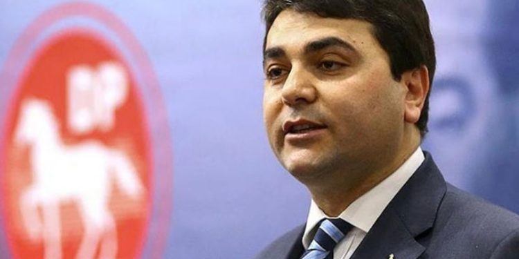 Uysal: Hesap sormak yerine madalya mı takacağız?