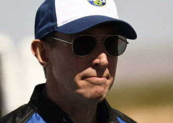 Uzaya giden ABD'li iş insanı Vries, uçak kazasında hayatını kaybetti