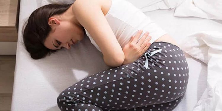 Uzmanı uyardı: Haftada en az bir kez karın ağrısı çekiyorsanız dikkat